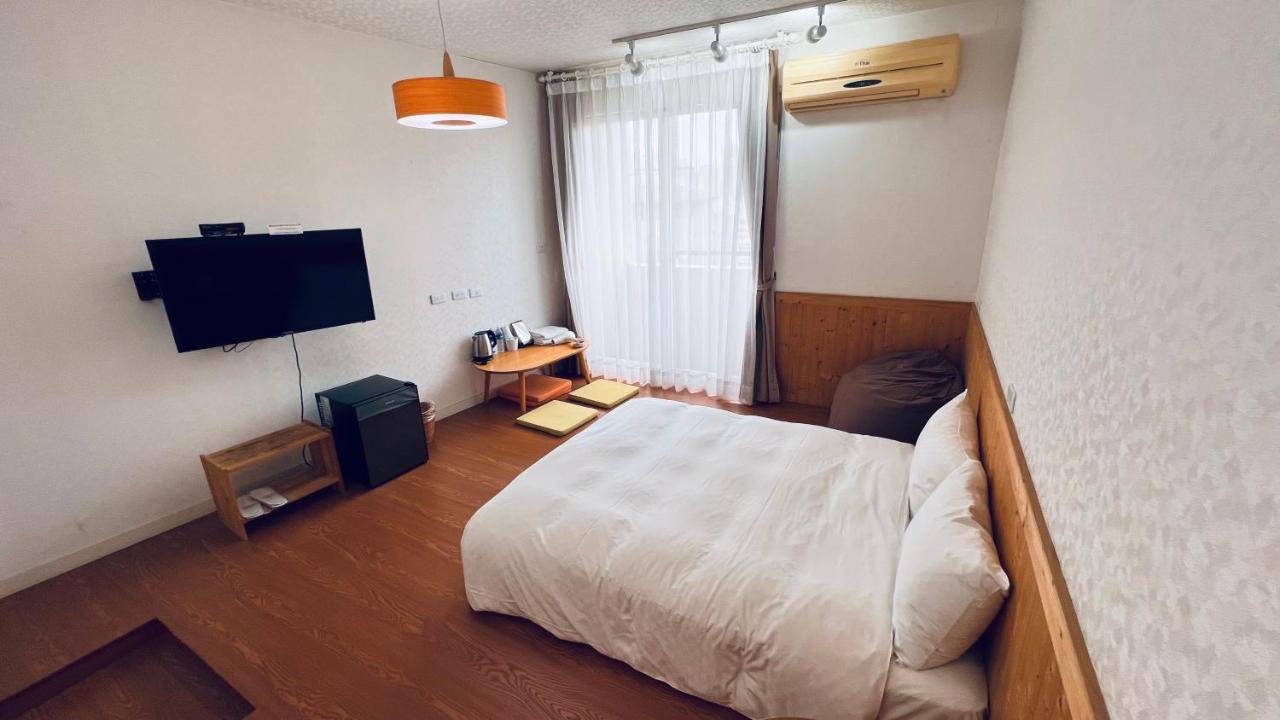 Rainbow Island Apartment Tainan Exterior photo